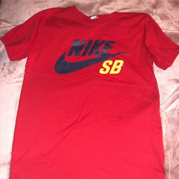 Boys Nike Outfits T-shirt and Dri-Fit shorts Small - Picture 2 of 8